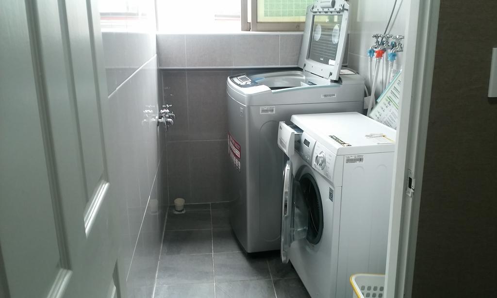 Oxbloodk Hostel Gwangju Metropolitan City Екстериор снимка