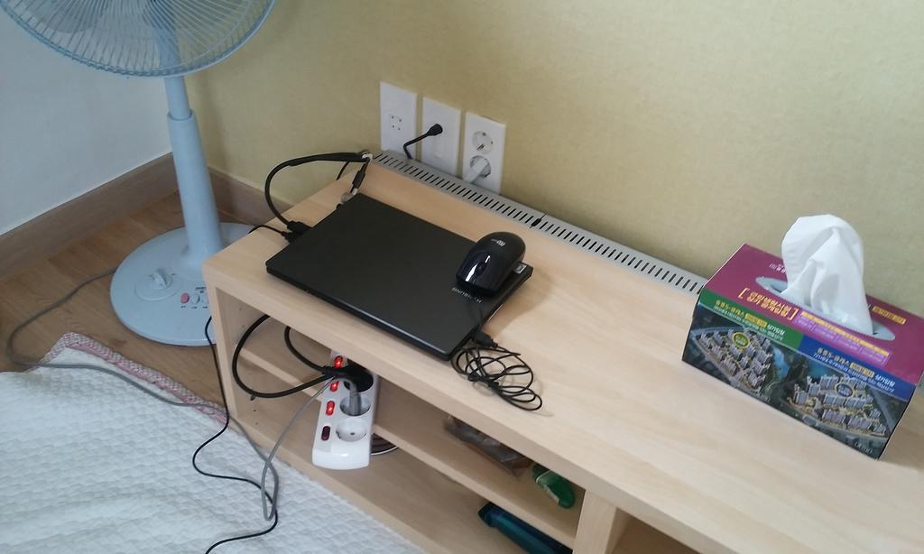 Oxbloodk Hostel Gwangju Metropolitan City Екстериор снимка