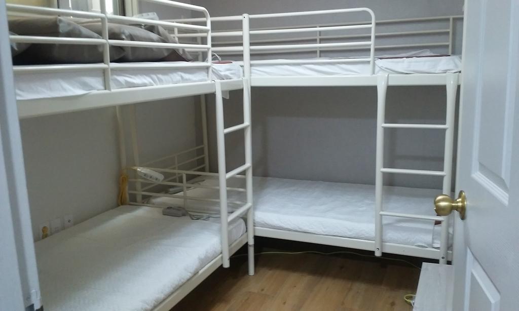 Oxbloodk Hostel Gwangju Metropolitan City Екстериор снимка