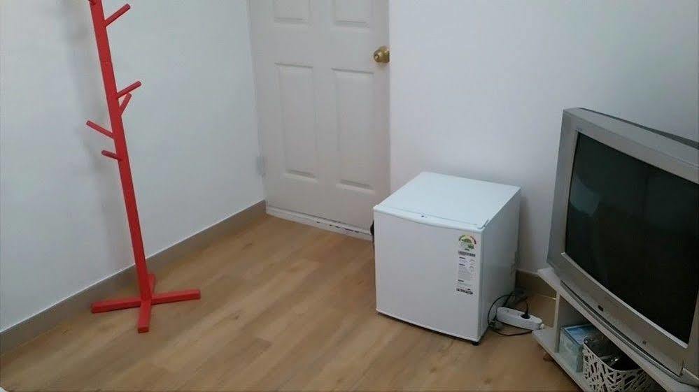 Oxbloodk Hostel Gwangju Metropolitan City Екстериор снимка