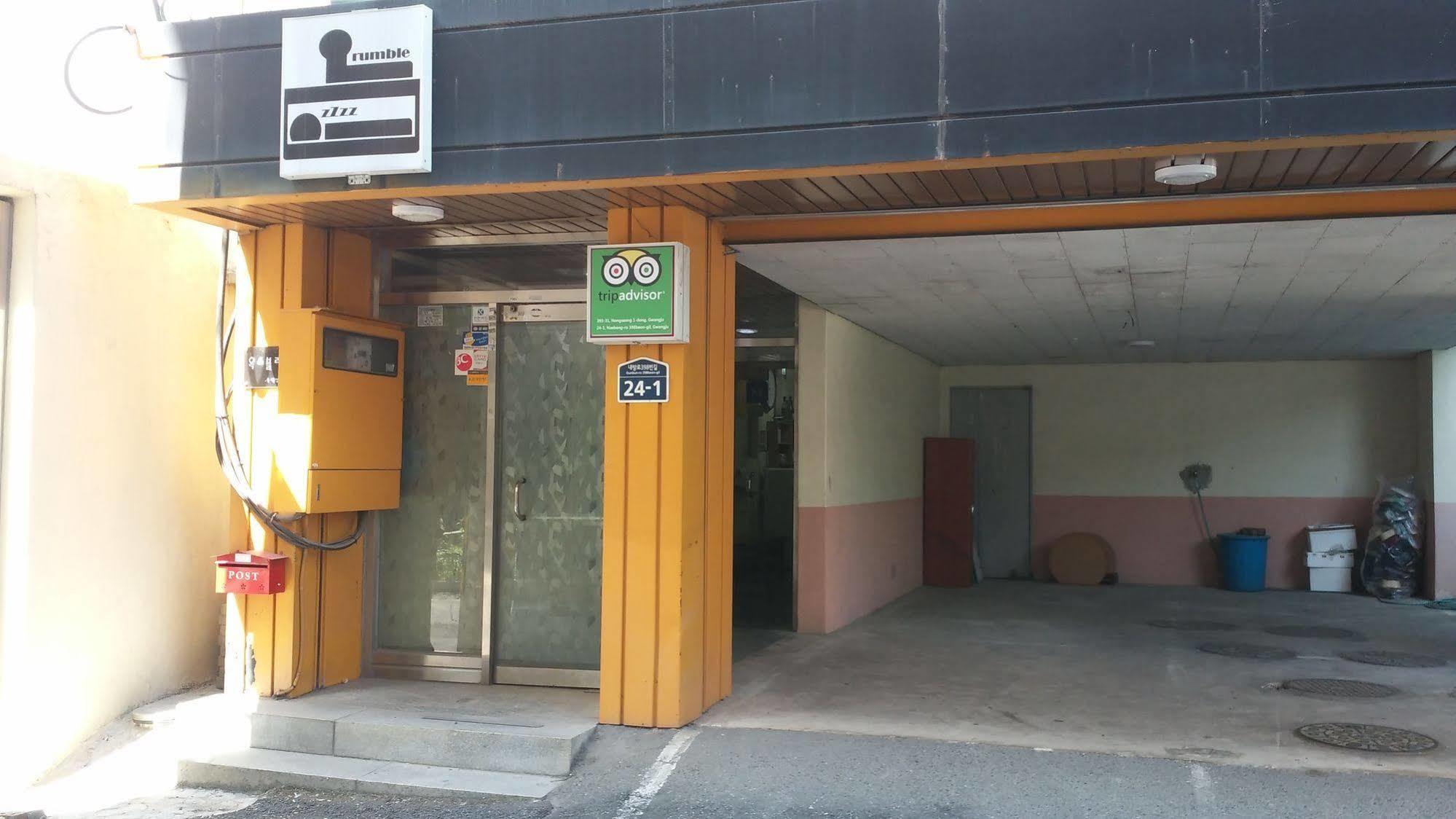 Oxbloodk Hostel Gwangju Metropolitan City Екстериор снимка