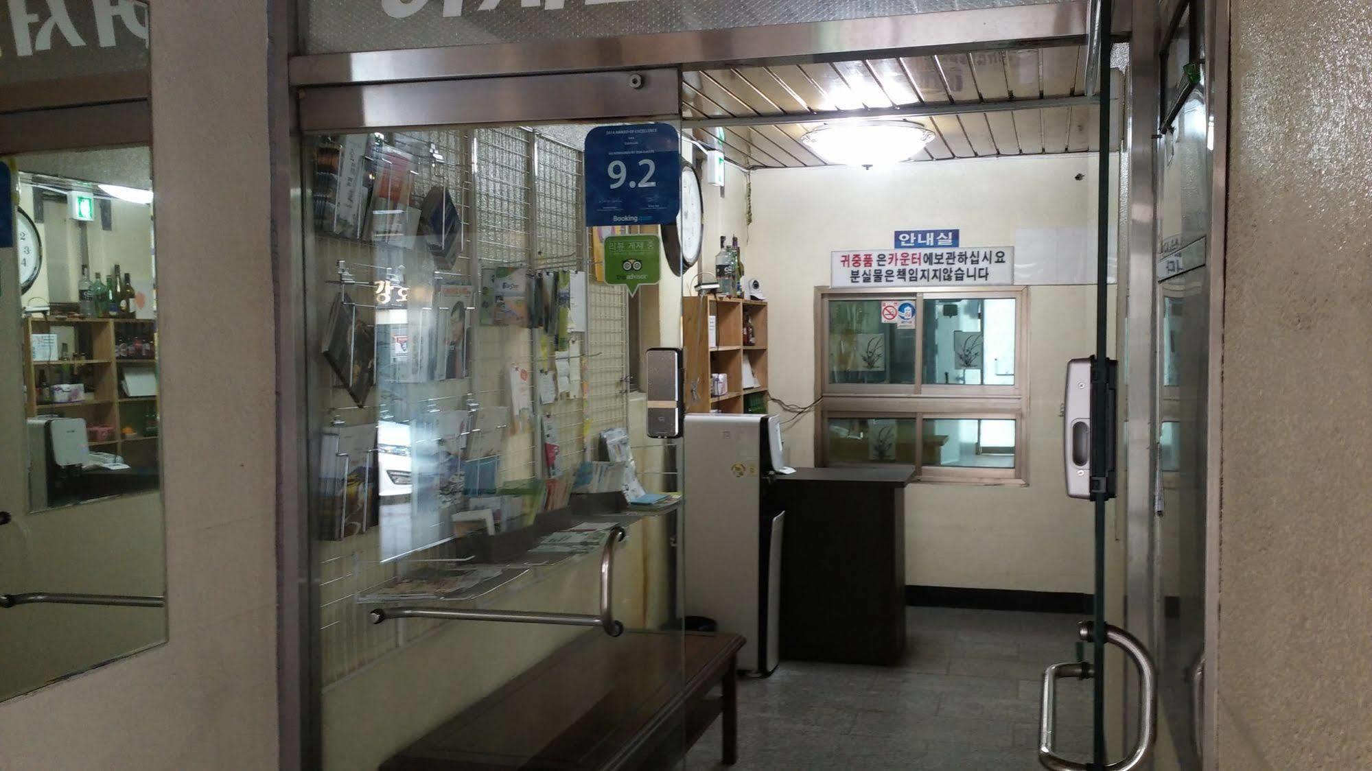 Oxbloodk Hostel Gwangju Metropolitan City Екстериор снимка