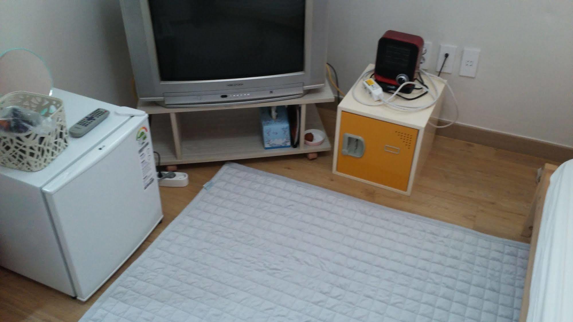 Oxbloodk Hostel Gwangju Metropolitan City Екстериор снимка