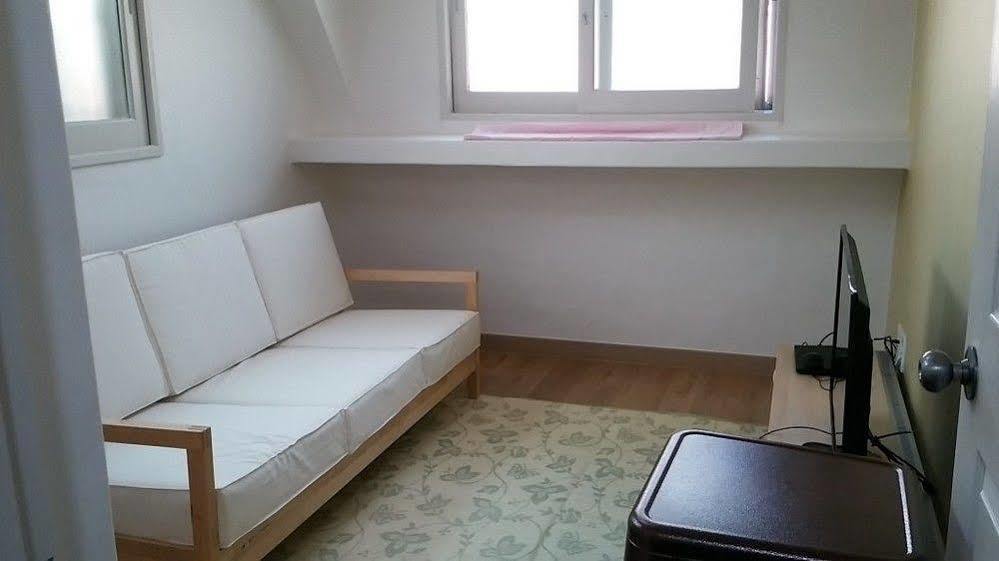 Oxbloodk Hostel Gwangju Metropolitan City Екстериор снимка